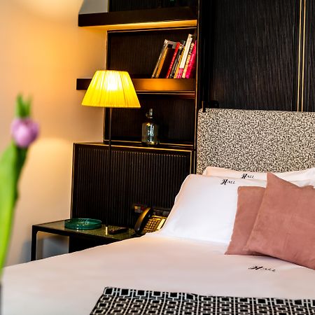 The H'All Tailor Suite Roma Exterior foto A room at the hotel