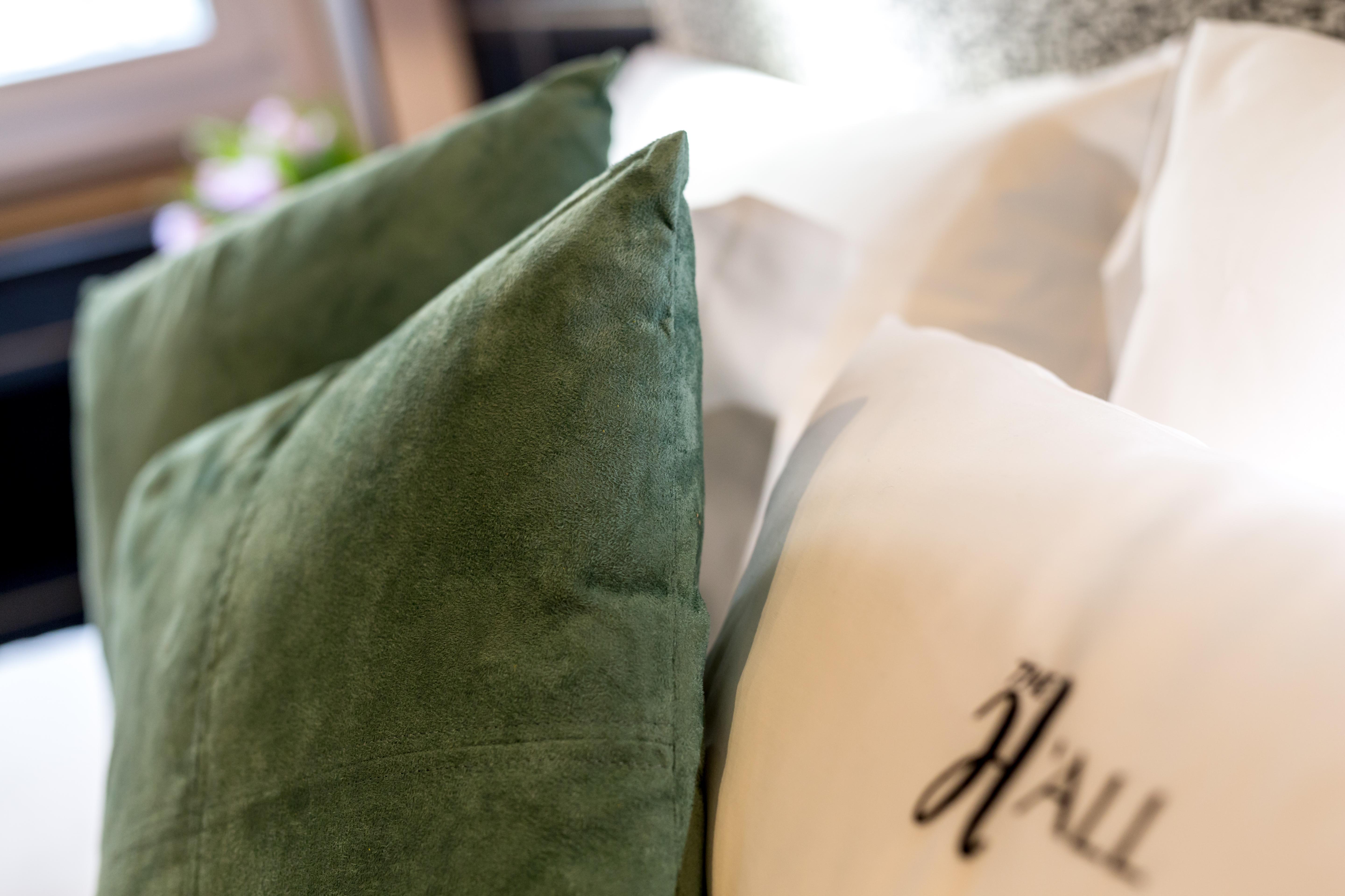 The H'All Tailor Suite Roma Exterior foto Pillows
