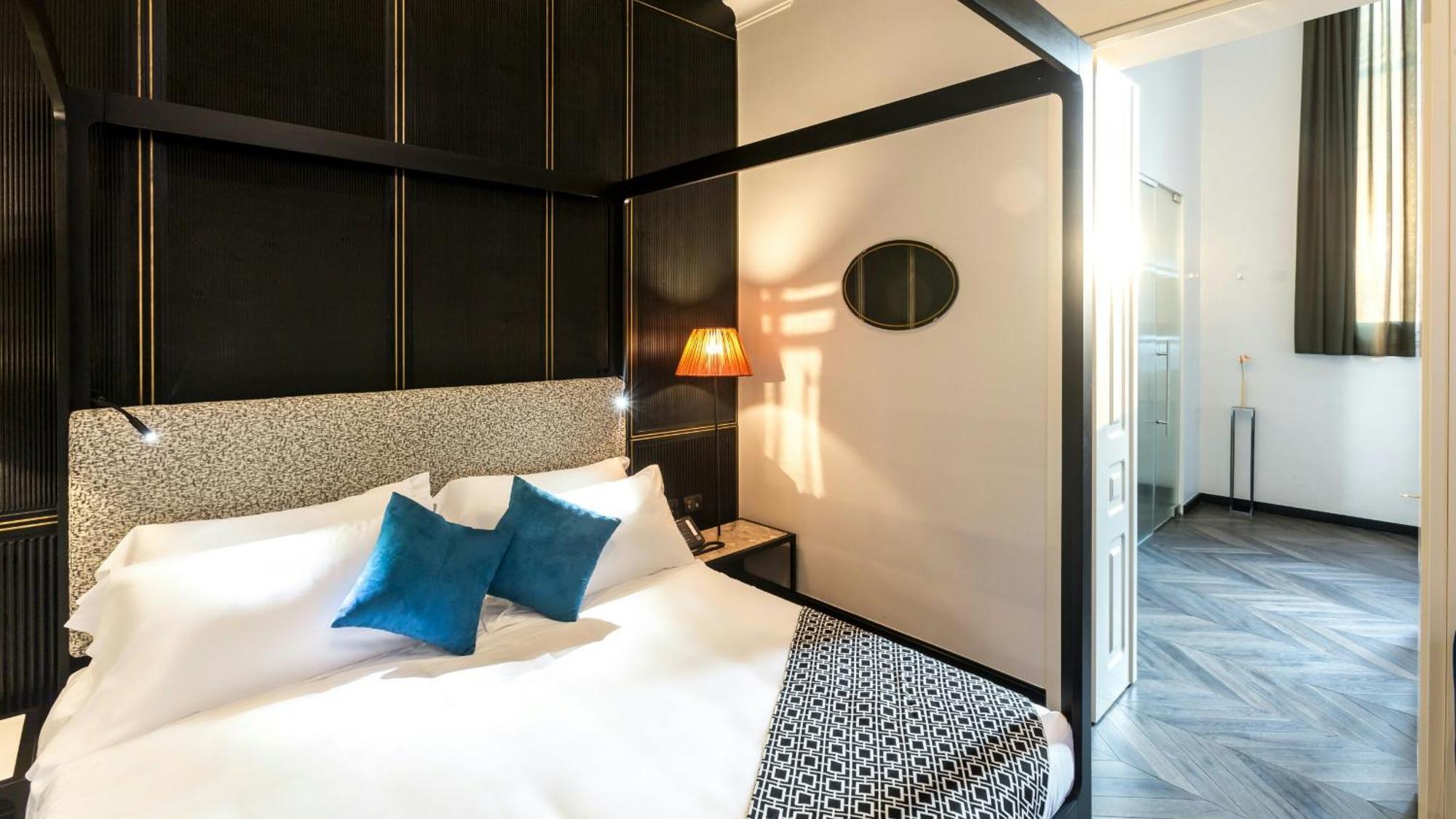 The H'All Tailor Suite Roma Exterior foto A room at the hotel