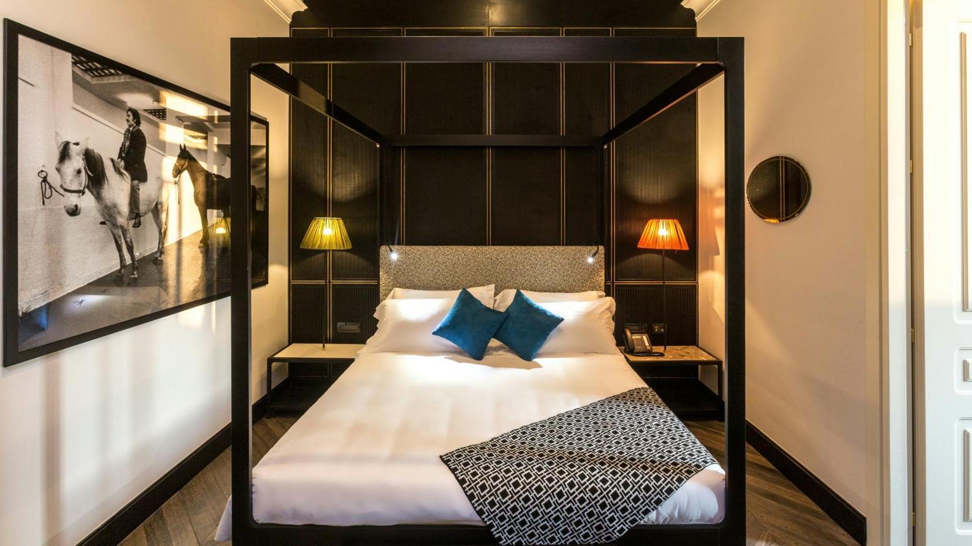 The H'All Tailor Suite Roma Exterior foto A room at the hotel