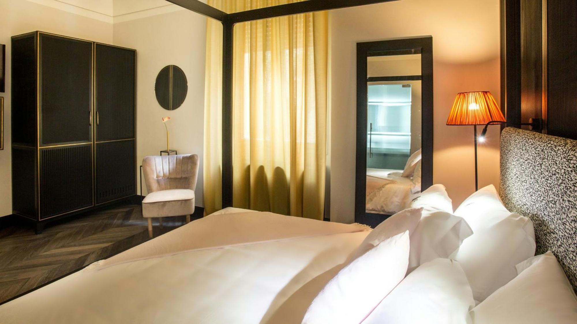 The H'All Tailor Suite Roma Exterior foto A bedroom at the hotel