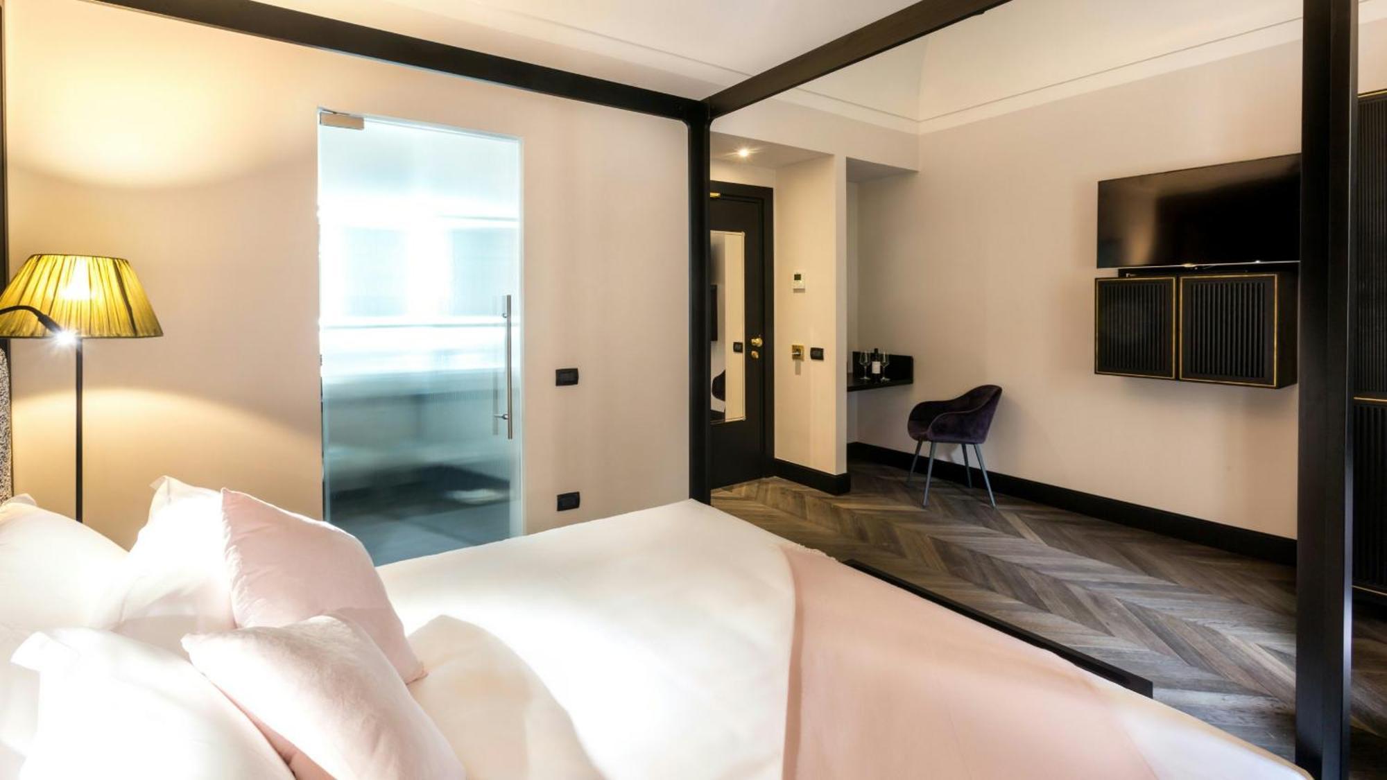 The H'All Tailor Suite Roma Exterior foto A room at the hotel