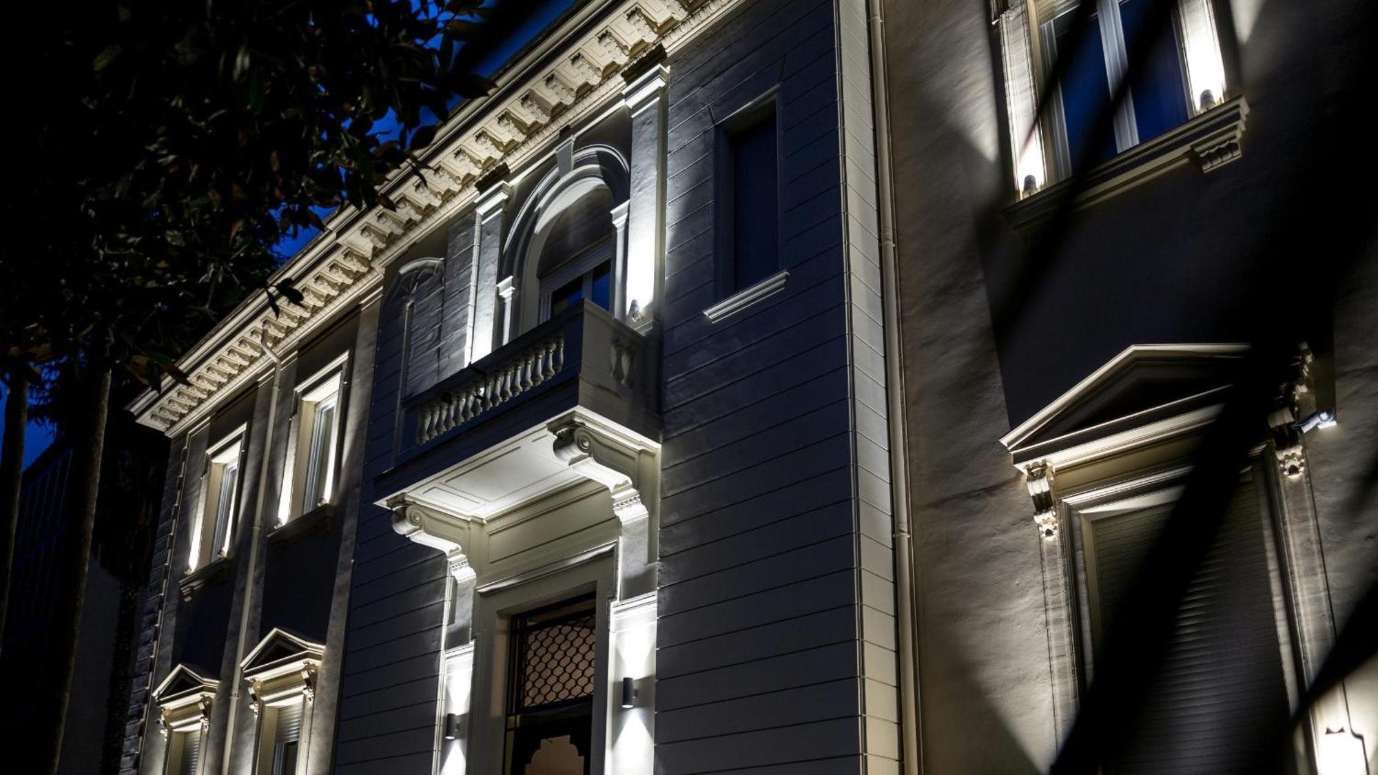 The H'All Tailor Suite Roma Exterior foto The building at night